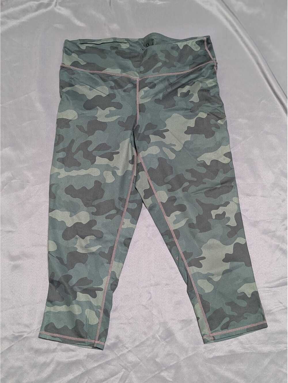 Gap Women's Camouflage Capri Leggings Size Large